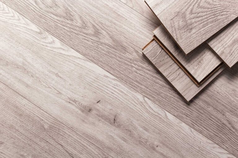 Revêtement de sol à Certines : pose de parquet et de sol souple par Mickaël Gallet